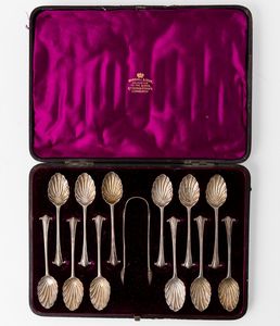 Set di 12 cucchiaini da caff�. Argento fuso e sagomato. 1884  - Asta Argenti da collezione | XX secolo - Associazione Nazionale - Case d'Asta italiane