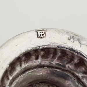 Portainchiostro e spargisabbia in argento. Genova XVIII secolo. Marchio della �Torretta�  - Asta Argenti da collezione | XX secolo - Associazione Nazionale - Case d'Asta italiane