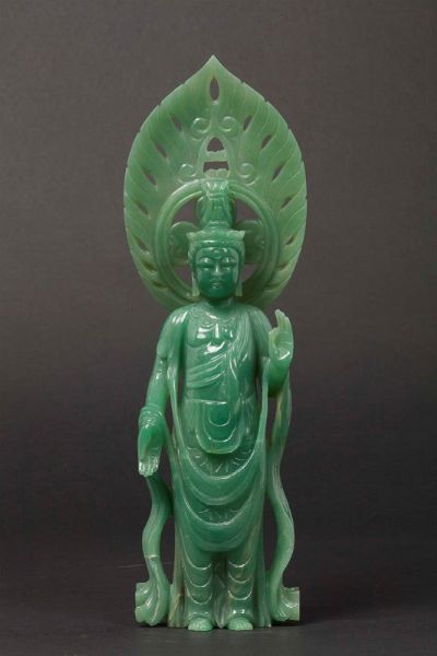 Divinit scolpita in giadeite con aura, Cina, inizio XX secolo  - Asta Chinese Works of Art - Associazione Nazionale - Case d'Asta italiane