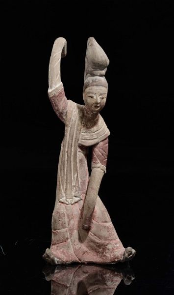 Ballerina in terracotta dipinta, Cina, Dinastia Tang (618-906)  - Asta Chinese Works of Art - Associazione Nazionale - Case d'Asta italiane