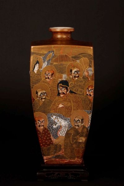 Vaso in porcellana Satsuma con immagini di saggi, Giappone, XIX secolo  - Asta Chinese Works of Art - Associazione Nazionale - Case d'Asta italiane
