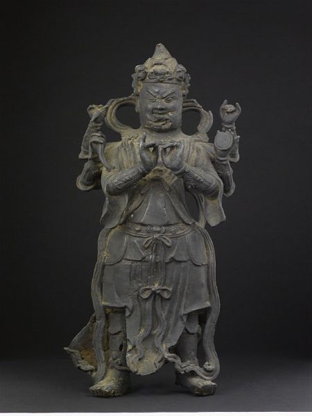 Figura di Dvarapala a sei braccia in bronzo, Cina, Dinastia Ming, XVII secolo  - Asta Chinese Works of Art - Associazione Nazionale - Case d'Asta italiane