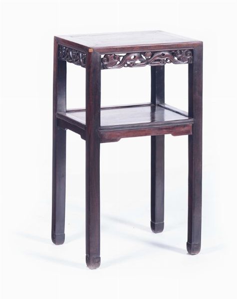 Alzata in legno, Cina, Dinastia Qing, XIX secolo  - Asta Chinese Works of Art - Associazione Nazionale - Case d'Asta italiane