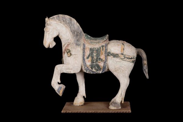 Cavallo scolpito in legno dipinto, Cina, Dinastia Qing, XVIII secolo  - Asta Chinese Works of Art - Associazione Nazionale - Case d'Asta italiane