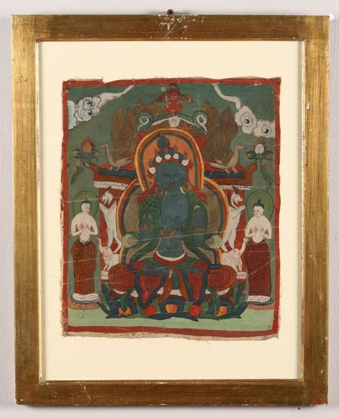 Tanka incorniciato su seta a fondo verde con Amitayus centrale, Tibet, XIX secolo  - Asta Chinese Works of Art - Associazione Nazionale - Case d'Asta italiane