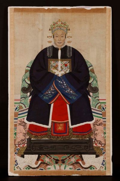 Dipinto su carta raffigurante Imperatrice, Cina, Dinastia Qing, XIX secolo  - Asta Chinese Works of Art - Associazione Nazionale - Case d'Asta italiane