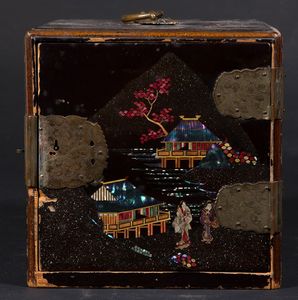Portagioie in legno laccato con decoro a bolli, Giappone, XX secolo  - Asta Chinese Works of Art - Associazione Nazionale - Case d'Asta italiane