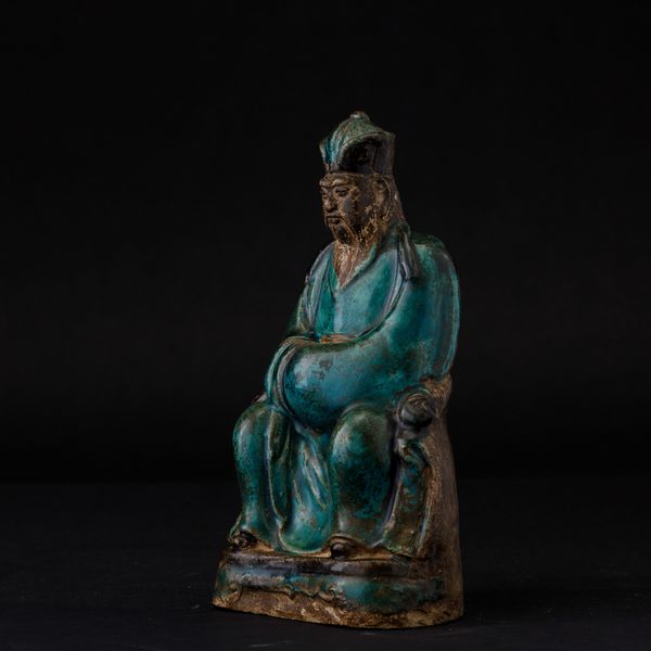 Figura di dignitario seduto in terracotta invetriata nei toni del turchese, Cina, Dinastia Ming, XVII secolo  - Asta Arte Orientale - Associazione Nazionale - Case d'Asta italiane