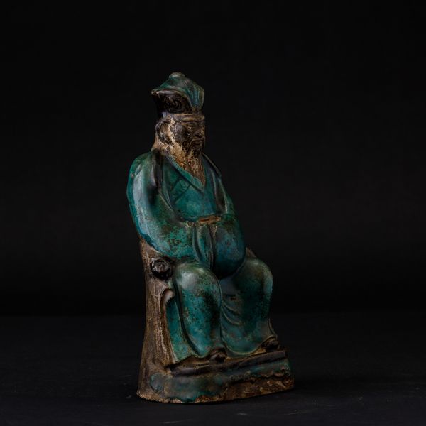 Figura di dignitario seduto in terracotta invetriata nei toni del turchese, Cina, Dinastia Ming, XVII secolo  - Asta Arte Orientale - Associazione Nazionale - Case d'Asta italiane