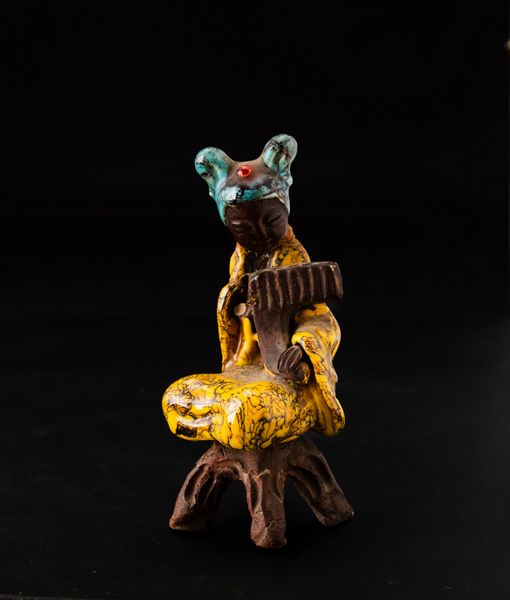 Figura di fanciulla in terracotta parzialmente invetriata, Cina, Dinastia Qing, XIX secolo  - Asta Arte Orientale - Associazione Nazionale - Case d'Asta italiane