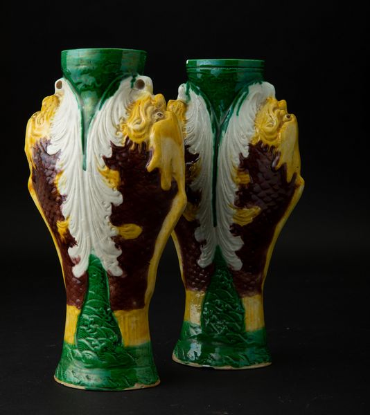 Coppia di vasi in porcellana a smalti Sancai con mascheroni, Cina, XX secolo  - Asta Arte Orientale - Associazione Nazionale - Case d'Asta italiane