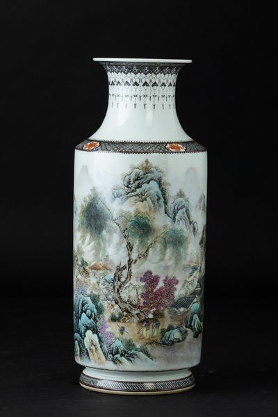Vaso in porcellana con raffigurazioni di paesaggio, Cina, Repubblica, XX secolo  - Asta Arte Orientale - Associazione Nazionale - Case d'Asta italiane