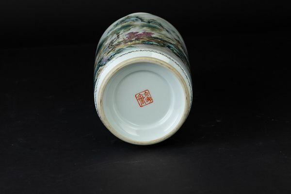 Vaso in porcellana con raffigurazioni di paesaggio, Cina, Repubblica, XX secolo  - Asta Arte Orientale - Associazione Nazionale - Case d'Asta italiane