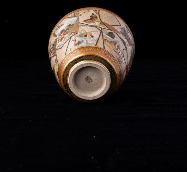 Coppa in porcellana Satsuma con decori floreali e scene di vita comune entro riserve, Giappone, periodo Meiji (1868-1912)  - Asta Arte Orientale - Associazione Nazionale - Case d'Asta italiane