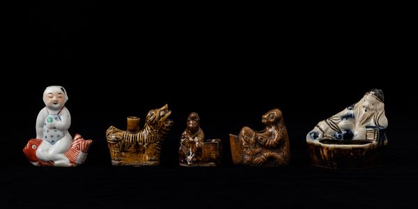 Collezione composta da dieci piccoli calamai in porcellana di forme diverse, Cina, Dinastia Qing, XIX secolo  - Asta Arte Orientale - Associazione Nazionale - Case d'Asta italiane