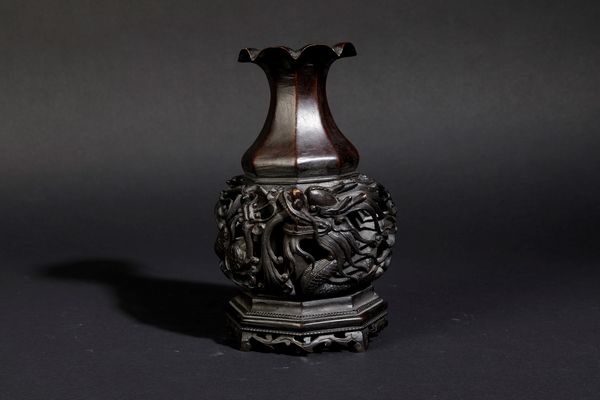 Vaso in bronzo con decoro di draghi tra le nuvole a traforo e a rilievo, Cina, Dinastia Qing, XVIII secolo  - Asta Arte Orientale - Associazione Nazionale - Case d'Asta italiane