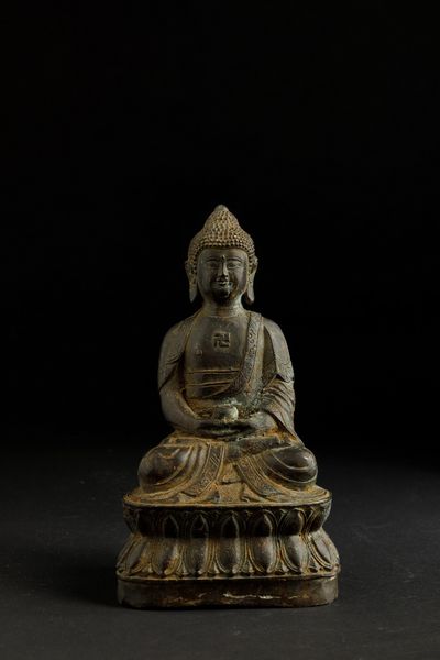 Figura di Buddha Amitayus seduto su doppio fiore di loto in bronzo, Cina, Dinastia Ming, XVII secolo  - Asta Arte Orientale - Associazione Nazionale - Case d'Asta italiane