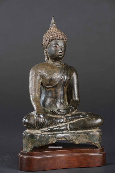 Figura di Buddha Sakyamuni in bronzo, Thailandia, Ayutthaya, XVII secolo  - Asta Arte Orientale - Associazione Nazionale - Case d'Asta italiane