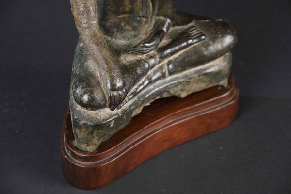 Figura di Buddha Sakyamuni in bronzo, Thailandia, Ayutthaya, XVII secolo  - Asta Arte Orientale - Associazione Nazionale - Case d'Asta italiane