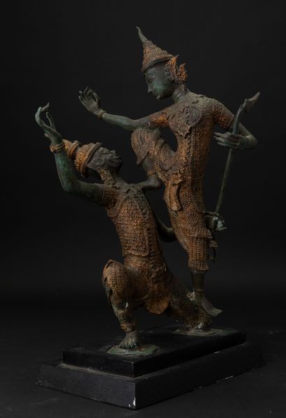 Gruppo in bronzo con tracce di doratura raffigurante due divinit�, Indonesia, XX secolo  - Asta Arte Orientale - Associazione Nazionale - Case d'Asta italiane
