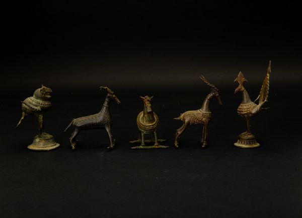 Cinque bronzetti raffiguranti diversi animali, India, XVIII-XIX secolo  - Asta Arte Orientale - Associazione Nazionale - Case d'Asta italiane