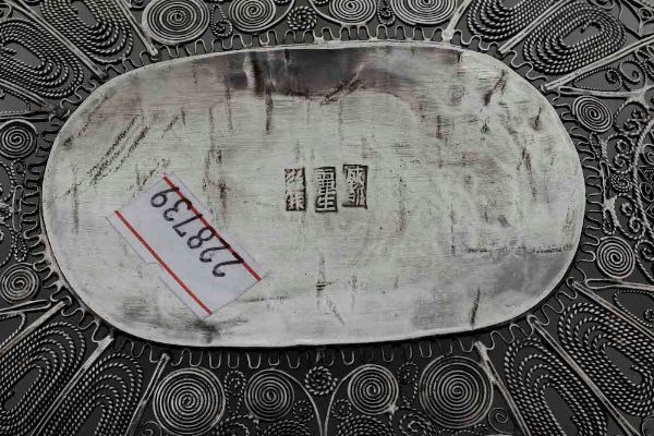 Vassoio in filigrana d�argento con figure di draghi e motivi floreali, Cina, Dinastia Qing, XIX-XX secolo  - Asta Arte Orientale - Associazione Nazionale - Case d'Asta italiane