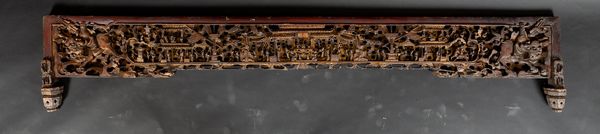 Fregio in legno intagliato e dorato raffigurante scena di vita comune e decori floreali, Cina, Dinastia Qing, XIX secolo  - Asta Arte Orientale - Associazione Nazionale - Case d'Asta italiane