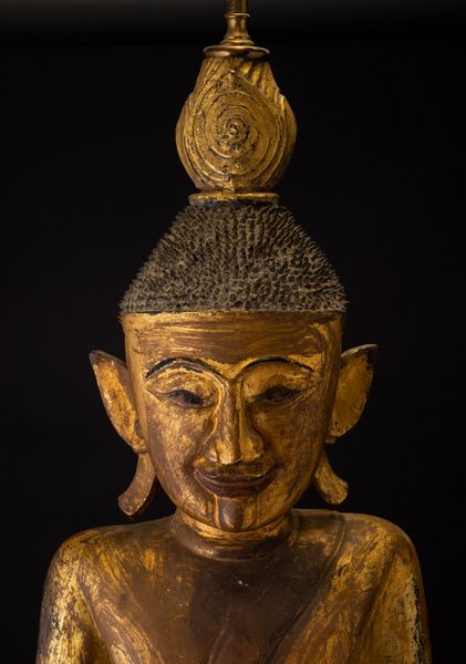 Buddha Sakyamuni in legno dorato, Indonesia, XIX secolo  - Asta Arte Orientale - Associazione Nazionale - Case d'Asta italiane