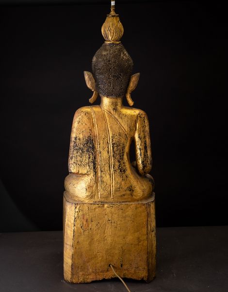 Buddha Sakyamuni in legno dorato, Indonesia, XIX secolo  - Asta Arte Orientale - Associazione Nazionale - Case d'Asta italiane