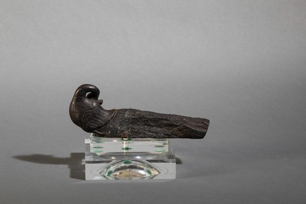 Figura di pavone scolpita in pietra, Cina, Dinastia Song (960-1279)  - Asta Arte Orientale - Associazione Nazionale - Case d'Asta italiane