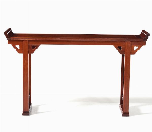 Altare in legno di Hongmu con decori a traforo, Cina, XX secolo  - Asta Arte Orientale - Associazione Nazionale - Case d'Asta italiane