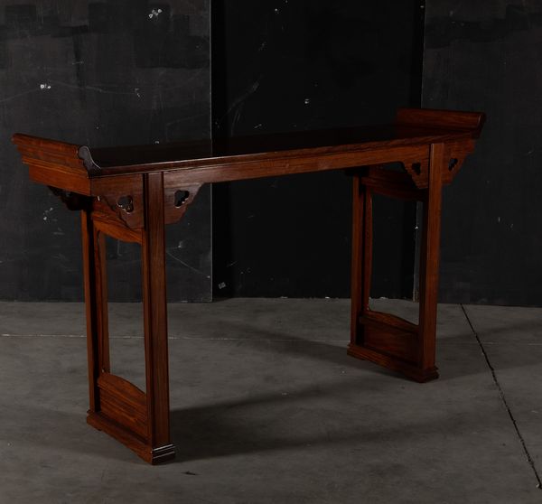 Altare in legno di Hongmu con decori a traforo, Cina, XX secolo  - Asta Arte Orientale - Associazione Nazionale - Case d'Asta italiane