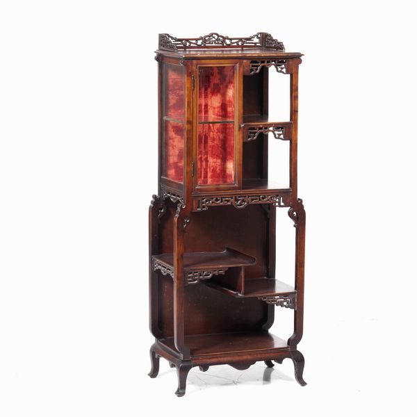 Vetrina in legno, Cina, XX secolo  - Asta Arte Orientale - Associazione Nazionale - Case d'Asta italiane