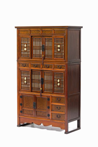 Mobile in legno con ante, cassetti e iscrizioni, Cina, XX secolo  - Asta Arte Orientale - Associazione Nazionale - Case d'Asta italiane