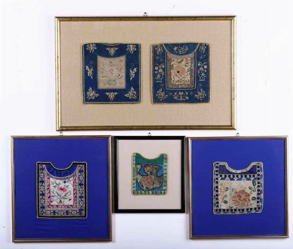 Sette tessuti in seta ricamati con decori naturalistici, Cina, Dinastia Qing, XIX secolo  - Asta Arte Orientale - Associazione Nazionale - Case d'Asta italiane