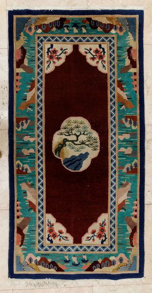 Tappeto con decoro a cinque draghi su fondo blu, Cina, Dinastia Qing, XIX secolo  - Asta Arte Orientale - Associazione Nazionale - Case d'Asta italiane