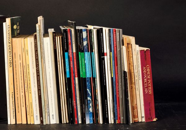 Dipinto su carta raffigurante canne di bamb con fiori e iscrizione, Cina, XX secolo  - Asta Arte Orientale - Associazione Nazionale - Case d'Asta italiane