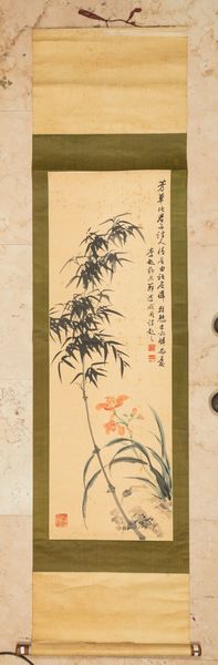 Dipinto su carta raffigurante canne di bamb con fiori e iscrizione, Cina, XX secolo  - Asta Arte Orientale - Associazione Nazionale - Case d'Asta italiane