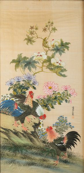 Coppia di dipinti su seta raffiguranti scene naturalistiche con galli e uccellini tra i rami in fiore e iscrizioni, Cina, inizio XX secolo  - Asta Arte Orientale - Associazione Nazionale - Case d'Asta italiane