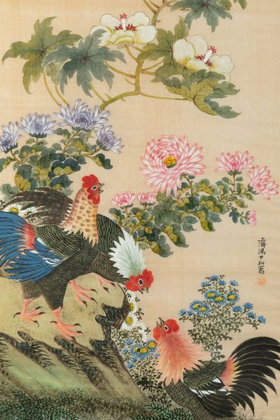 Coppia di dipinti su seta raffiguranti scene naturalistiche con galli e uccellini tra i rami in fiore e iscrizioni, Cina, inizio XX secolo  - Asta Arte Orientale - Associazione Nazionale - Case d'Asta italiane
