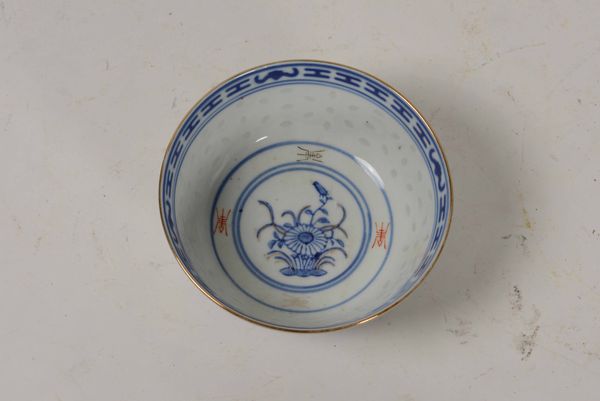 Piccola ciotola in porcellana Chicco di Riso, Cina, XX secolo  - Asta Arte Orientale - Associazione Nazionale - Case d'Asta italiane