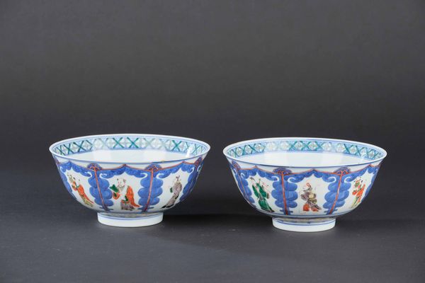 Coppia di ciotole in porcellana Famiglia Verde con figure di saggi entro riserve, Cina, Dinastia Qing, XIX secolo  - Asta Arte Orientale - Associazione Nazionale - Case d'Asta italiane