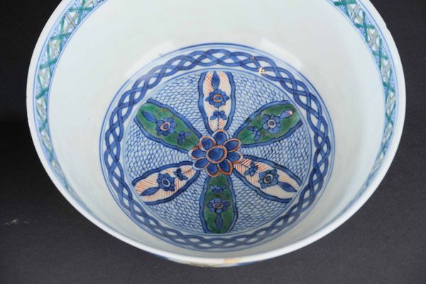 Coppia di ciotole in porcellana Famiglia Verde con figure di saggi entro riserve, Cina, Dinastia Qing, XIX secolo  - Asta Arte Orientale - Associazione Nazionale - Case d'Asta italiane