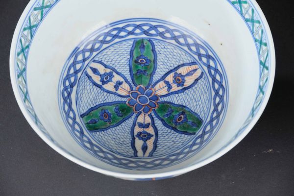 Coppia di ciotole in porcellana Famiglia Verde con figure di saggi entro riserve, Cina, Dinastia Qing, XIX secolo  - Asta Arte Orientale - Associazione Nazionale - Case d'Asta italiane