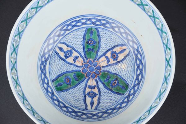 Coppia di ciotole in porcellana Famiglia Verde con figure di saggi entro riserve, Cina, Dinastia Qing, XIX secolo  - Asta Arte Orientale - Associazione Nazionale - Case d'Asta italiane