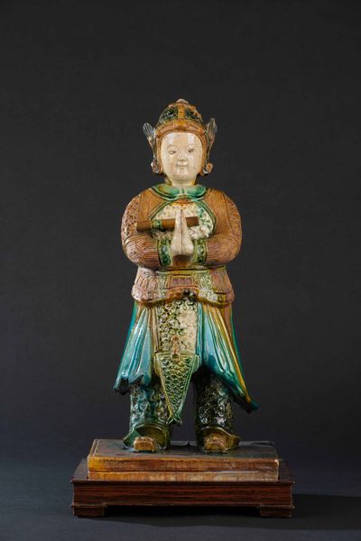Figura di guerriero in ceramica invetriata, Cina  - Asta Arte Orientale - Associazione Nazionale - Case d'Asta italiane