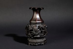 Vaso in bronzo con decoro di draghi tra le nuvole a traforo e a rilievo, Cina, Dinastia Qing, XVIII secolo  - Asta Arte Orientale - Associazione Nazionale - Case d'Asta italiane