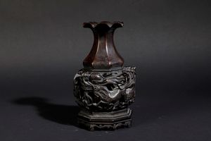 Vaso in bronzo con decoro di draghi tra le nuvole a traforo e a rilievo, Cina, Dinastia Qing, XVIII secolo  - Asta Arte Orientale - Associazione Nazionale - Case d'Asta italiane