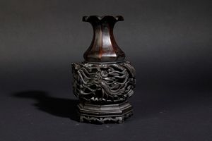 Vaso in bronzo con decoro di draghi tra le nuvole a traforo e a rilievo, Cina, Dinastia Qing, XVIII secolo  - Asta Arte Orientale - Associazione Nazionale - Case d'Asta italiane