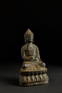 Figura di Buddha Amitayus seduto su doppio fiore di loto in bronzo, Cina, Dinastia Ming, XVII secolo  - Asta Arte Orientale - Associazione Nazionale - Case d'Asta italiane